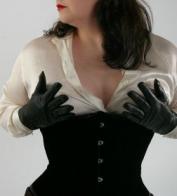 I'm a professional escort in Glasgow who often travels to Edinburgh Darla